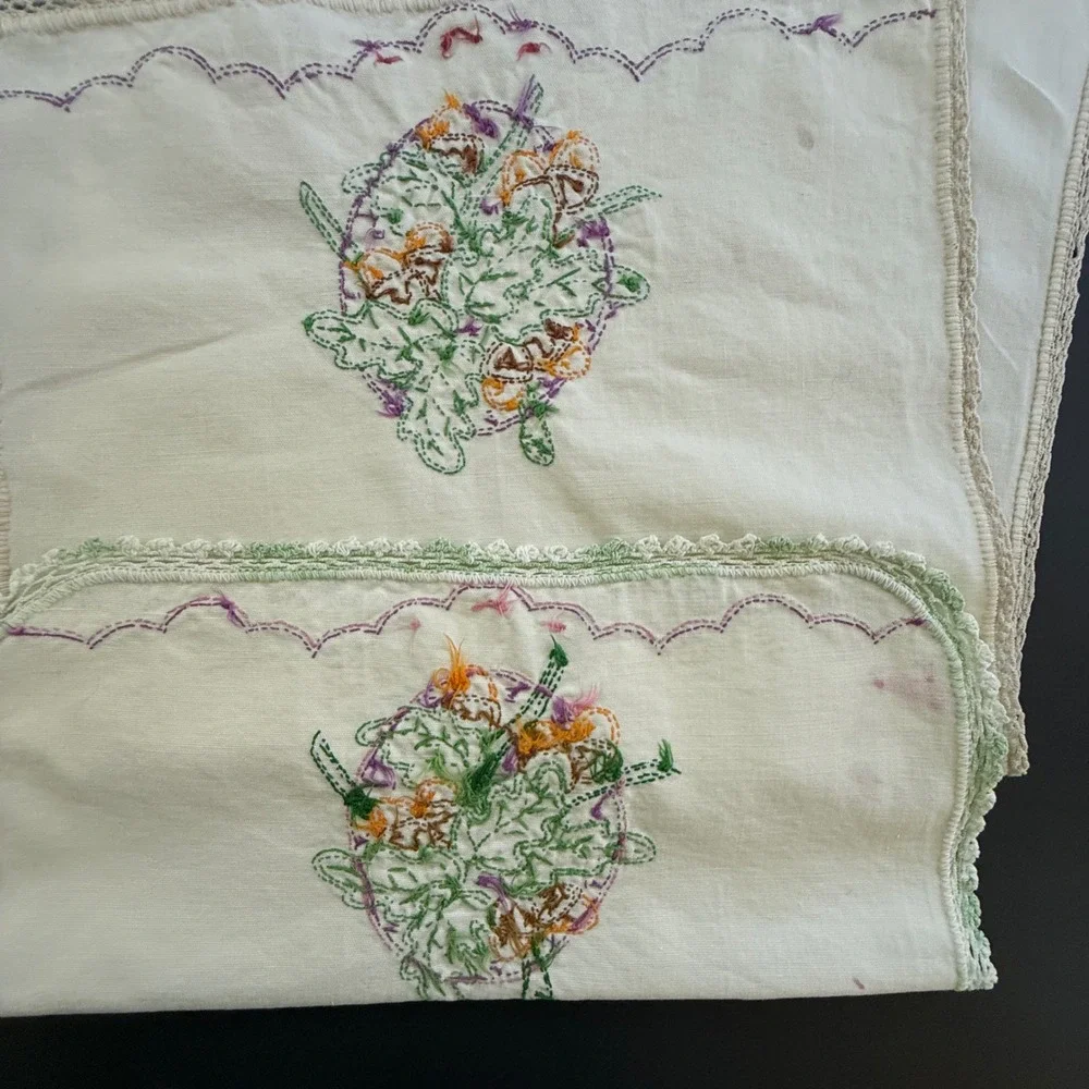 Vintage Hand Embroidered Acorn Oak Leaf Linens Table Runner Napkin Set Cream